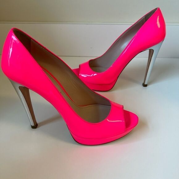 - Miu Miu Patent Leather Peep Toe Pumps. Excellent Condition. Size 7 - Picture 8 of 8